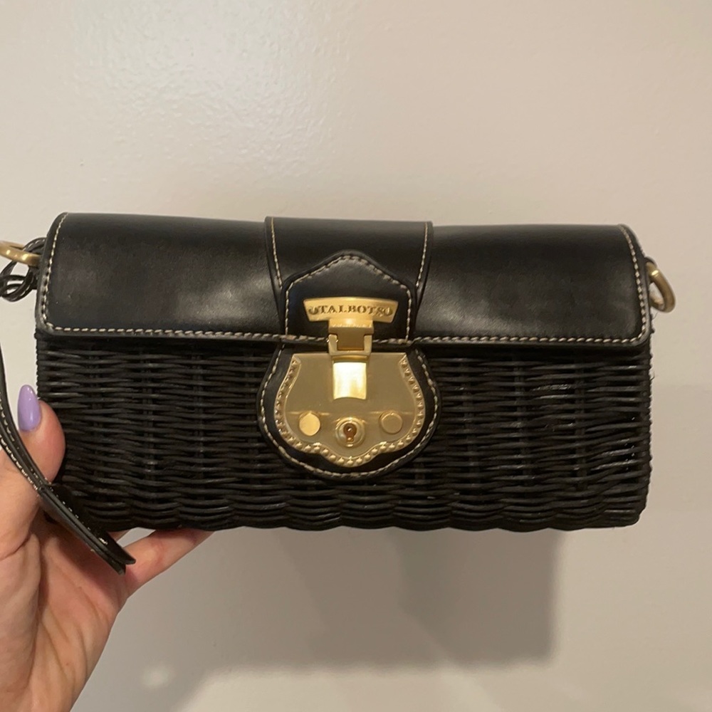 Black clutch
